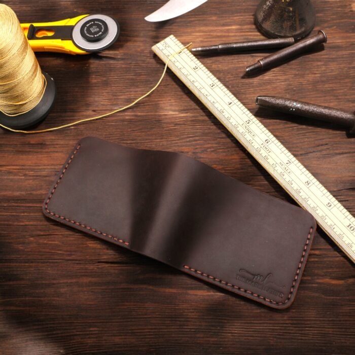 Handmade Leather Bifold Wallet – Slim & Stylish Cardholder for Men & Women themarkleather