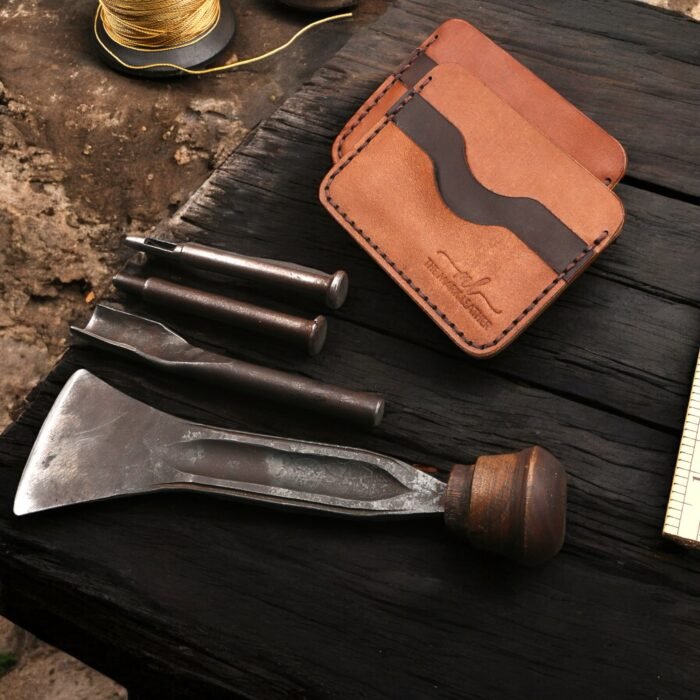 Hand-stitched using durable waxed thread and made from full-grain cowhide leather, this cardholder is perfect for carrying essential cards and a bit of cash without bulk. Ideal for everyday use or as a thoughtful birthday gift for him. themarkleather.co.uk themarkleather.com themarkleather